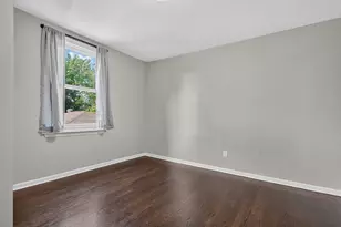 7945 W 91st St, Hickory Hills, IL 60457 - Photo 9