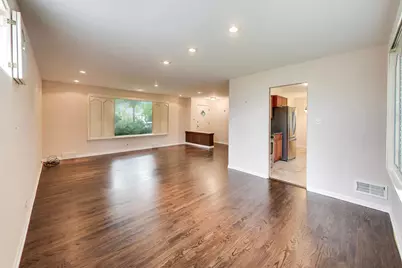 8425 Lawndale Avenue, Skokie, IL 60076 - Photo 13