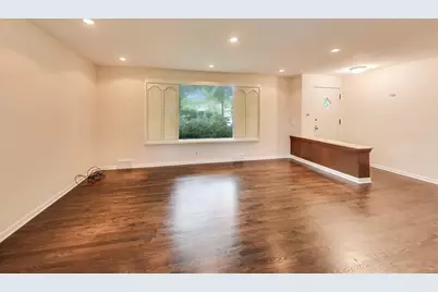 8425 Lawndale Avenue, Skokie, IL 60076 - Photo 9