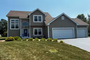 510 Zierke Ct, Winnebago, IL 61088 - Photo 1