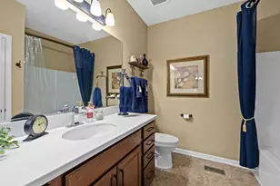 1707 Pondview Dr, Hoffman Estates, IL 60192 - Photo 27