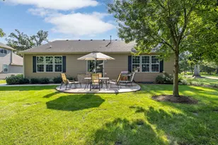 1707 Pondview Dr, Hoffman Estates, IL 60192 - Photo 5