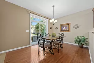 1707 Pondview Dr, Hoffman Estates, IL 60192 - Photo 13