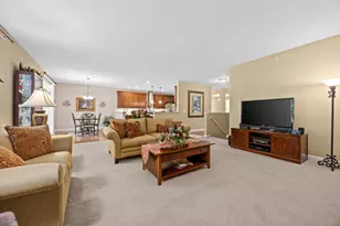 1707 Pondview Dr, Hoffman Estates, IL 60192 - Photo 17