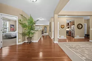 1707 Pondview Dr, Hoffman Estates, IL 60192 - Photo 21