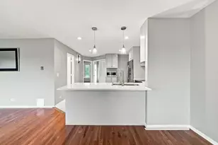 700 N Briar Hill Ln, Addison, IL 60101 - Photo 7