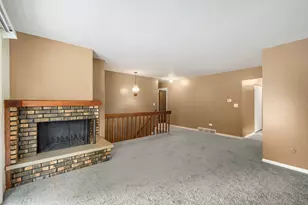98 Brookside Dr, Elgin, IL 60123 - Photo 11