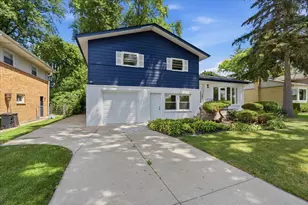 10 Linden Ave, Buffalo Grove, IL 60089 - Photo 1