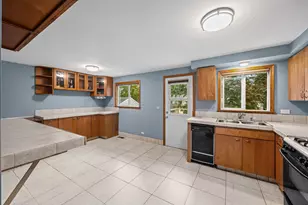 933 Webster Ln, Schaumburg, IL 60193 - Photo 9