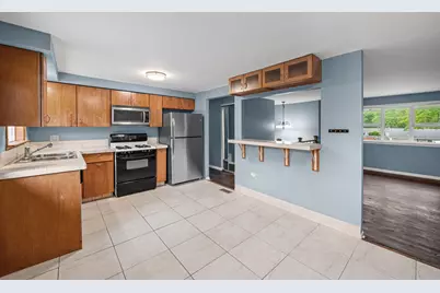 933 Webster Lane, Schaumburg, IL 60193 - Photo 7