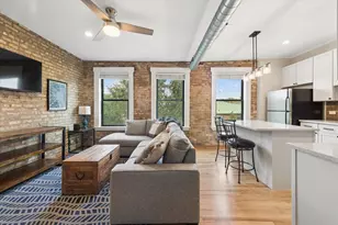 1657 W Addison St, Chicago, IL 60613 - Photo 3