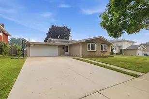 7928 Arcadia St, Morton Grove, IL 60053 - Photo 3