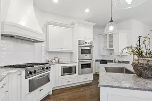 417 W 9th St, Hinsdale, IL 60521 - Photo 13