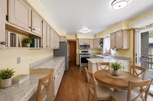 10351 W Prairie Ln, Beach Park, IL 60087 - Photo 7