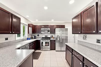 1050 Hampshire Lane, Elgin, IL 60120 - Photo 17