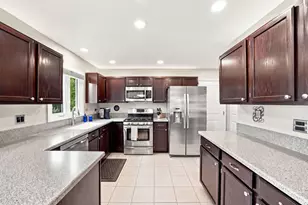 1050 Hampshire Ln, Elgin, IL 60120 - Photo 17