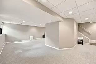 1050 Hampshire Ln, Elgin, IL 60120 - Photo 33