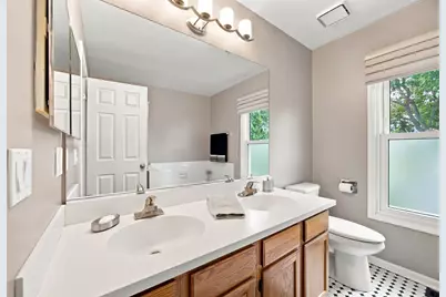 1050 Hampshire Lane, Elgin, IL 60120 - Photo 25