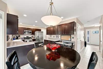 1050 Hampshire Lane, Elgin, IL 60120 - Photo 13