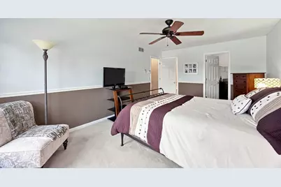 1050 Hampshire Lane, Elgin, IL 60120 - Photo 23
