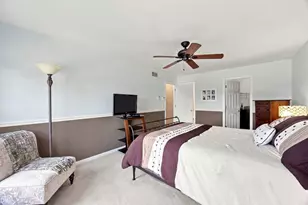 1050 Hampshire Ln, Elgin, IL 60120 - Photo 23