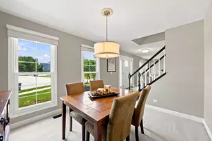 1050 Hampshire Ln, Elgin, IL 60120 - Photo 7