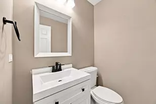 1050 Hampshire Ln, Elgin, IL 60120 - Photo 21