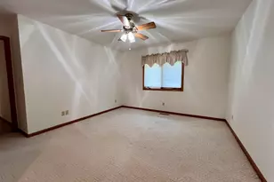 721 Valley View Dr, Fulton, IL 61252 - Photo 13