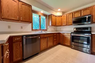 721 Valley View Dr, Fulton, IL 61252 - Photo 7