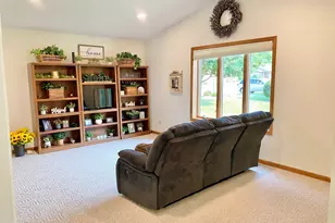 721 Valley View Dr, Fulton, IL 61252 - Photo 5