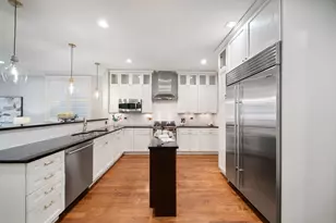 2042 N Racine Ave, Chicago, IL 60614 - Photo 11