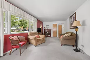 1041 E 8th St, Lockport, IL 60441 - Photo 7