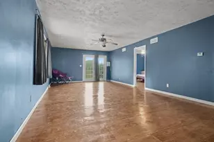 1313 W Chestnut St, Bloomington, IL 61701 - Photo 9