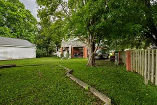 1313 W Chestnut St, Bloomington, IL 61701 - Photo 25