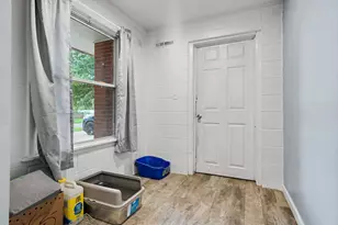 1313 W Chestnut St, Bloomington, IL 61701 - Photo 21