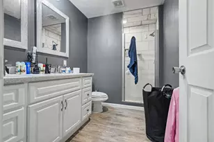 1313 W Chestnut St, Bloomington, IL 61701 - Photo 13