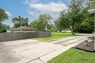 1098 Karner Dr, Joliet, IL 60433 - Photo 9