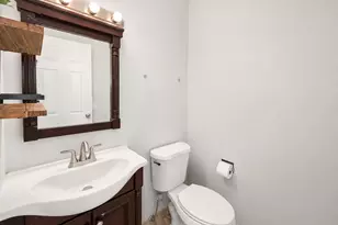 8635 W Foster Ave, Chicago, IL 60656 - Photo 17