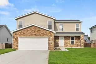 828 Blackhawk Dr, Braidwood, IL 60408 - Photo 1
