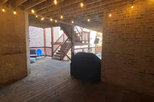 1900 W Byron St, Chicago, IL 60618 - Photo 17