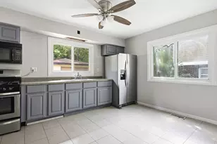 703 Circle Dr, University Park, IL 60484 - Photo 5