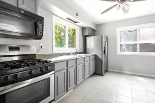703 Circle Dr, University Park, IL 60484 - Photo 7