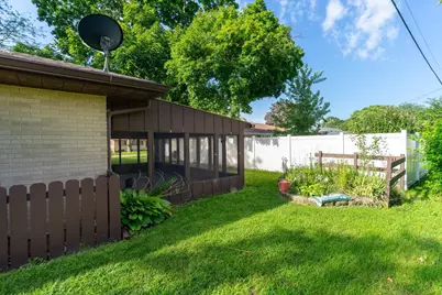 2304 Plum Street, Peru, IL 61354 - Photo 3