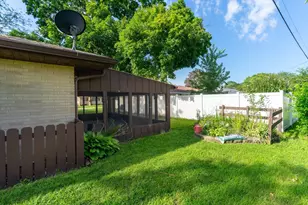 2304 Plum St, Peru, IL 61354 - Photo 3