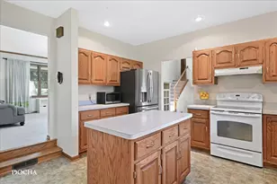 48 Glenda Ln, Plano, IL 60545 - Photo 11
