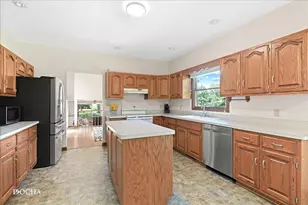 48 Glenda Ln, Plano, IL 60545 - Photo 13