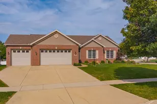 2030 Escalade Rd, Bloomington, IL 61705 - Photo 53