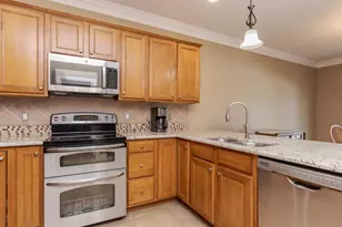 2030 Escalade Rd, Bloomington, IL 61705 - Photo 15