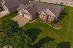 2030 Escalade Rd, Bloomington, IL 61705 - Photo 51