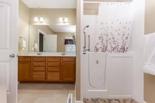 2030 Escalade Rd, Bloomington, IL 61705 - Photo 27
